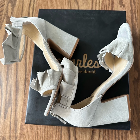 Charles by Charles David ruffle gray sandals size 7 - Picture 9 of 9